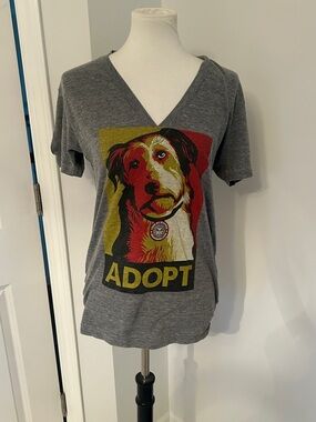 ❤️😍 Amazing Obey Gray 'Adopt' Dog Graphic V Neck Short Sleeve Tee